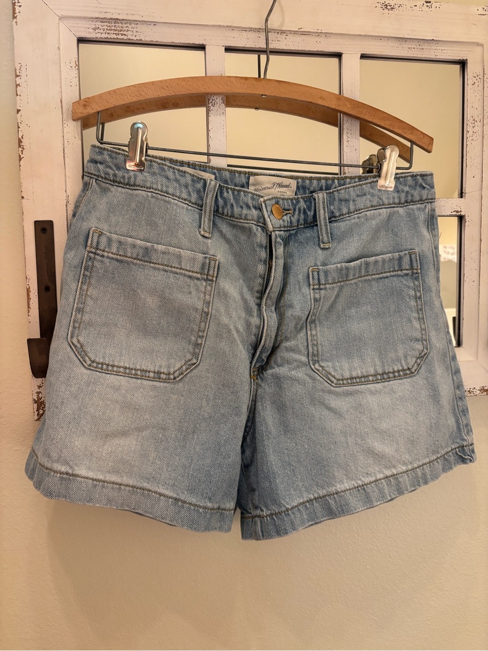 Universal Thread Light Wash Denim Women’s Shorts